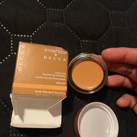 Under Eye Brightening Corrector - Medium - Picture 2 of 3